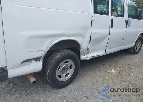 2003 Chevrolet Express из США, поврежденный, VIN 1GCFG15T131161454